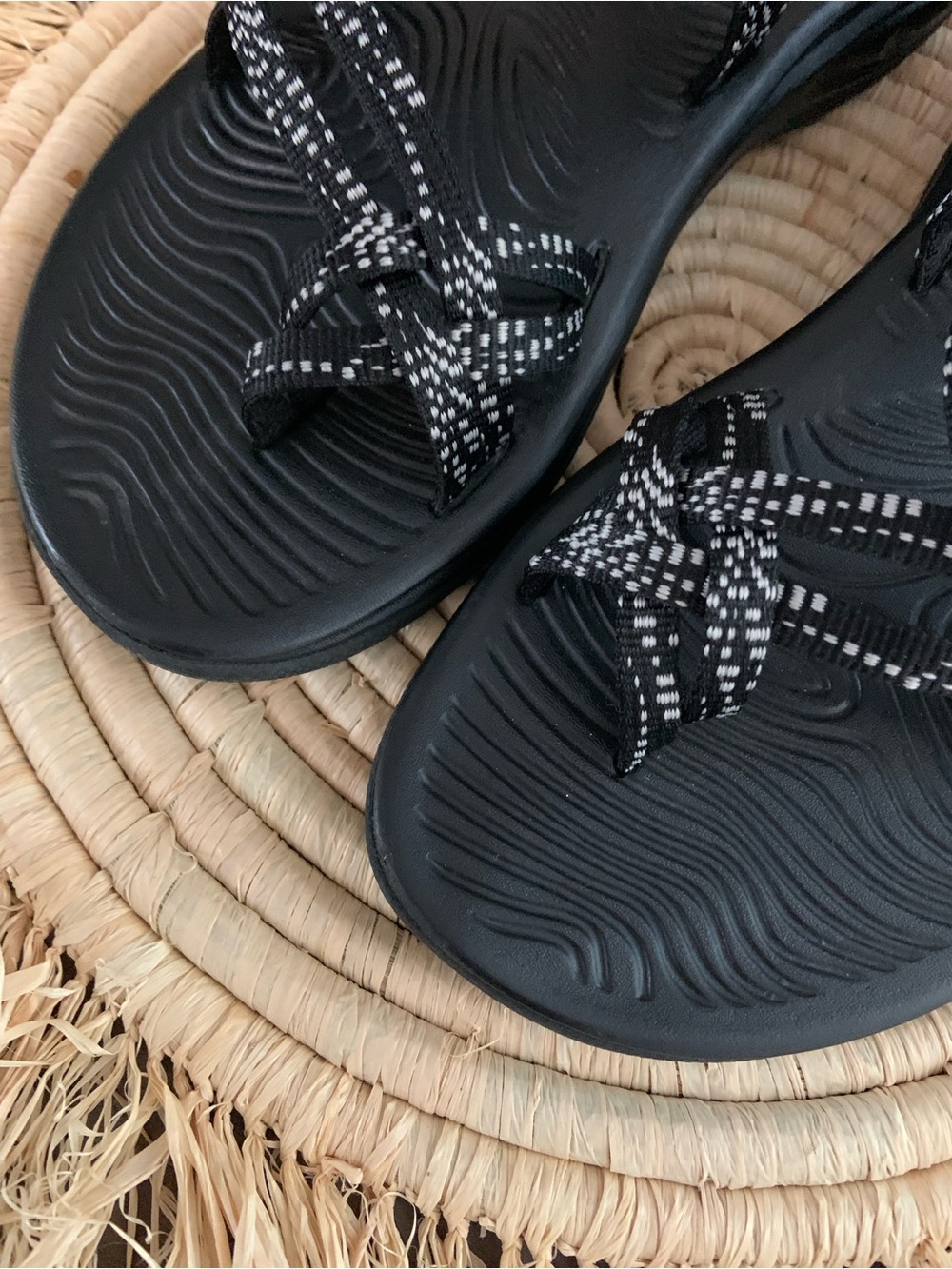 CHACO Women's Z/Volv X2 Sandals Black‎ White Size 7 - Picture 4 of 12